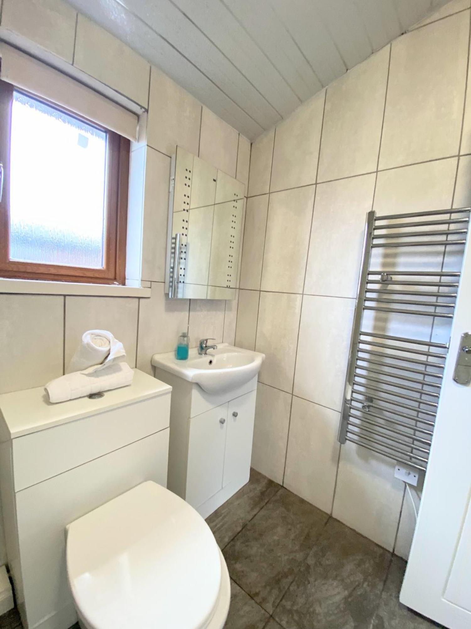 Chalet Ochil 10 With Private Hot Tub - Fife - Loch Leven - Lomond Hills *