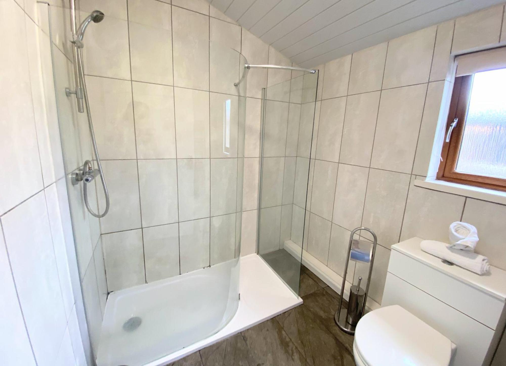 Chalet Ochil 10 With Private Hot Tub - Fife - Loch Leven - Lomond Hills *